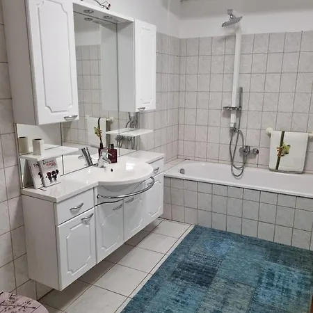 Editha Mit Wintergarten Apartment Katzow